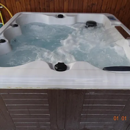 Le Au Vieux Vignoble Avec Espace Sauna Et Jacuzzi Chalet